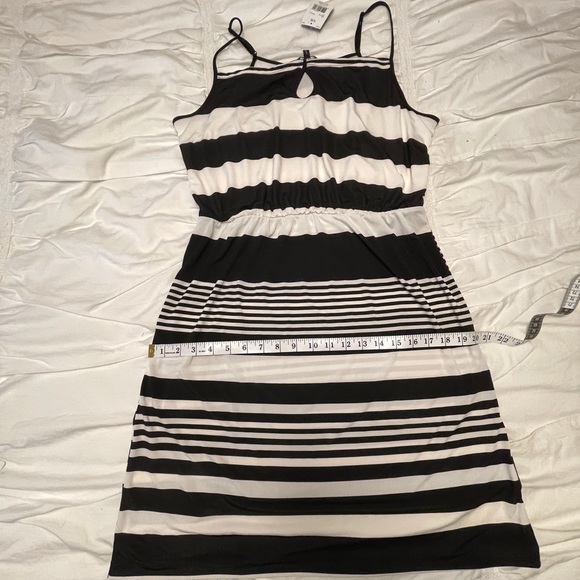 🍀4 for $25🍀 

🌟BRAND NEW🌟 black & white stripped dress - Picture 5 of 7